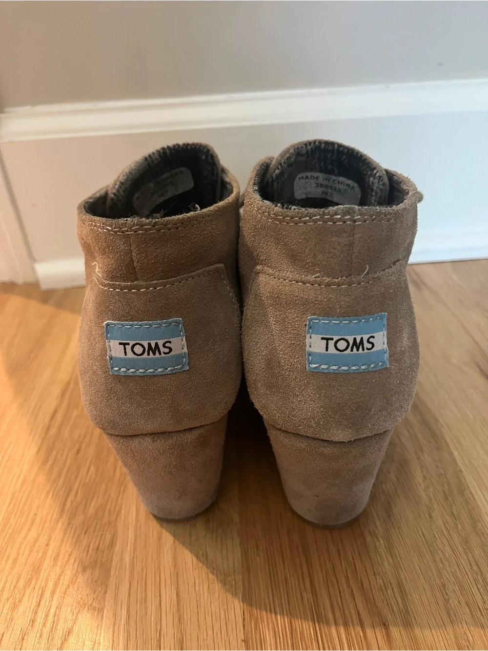 Toms Women’s Tan Suede Chukka Lace-Up Boots